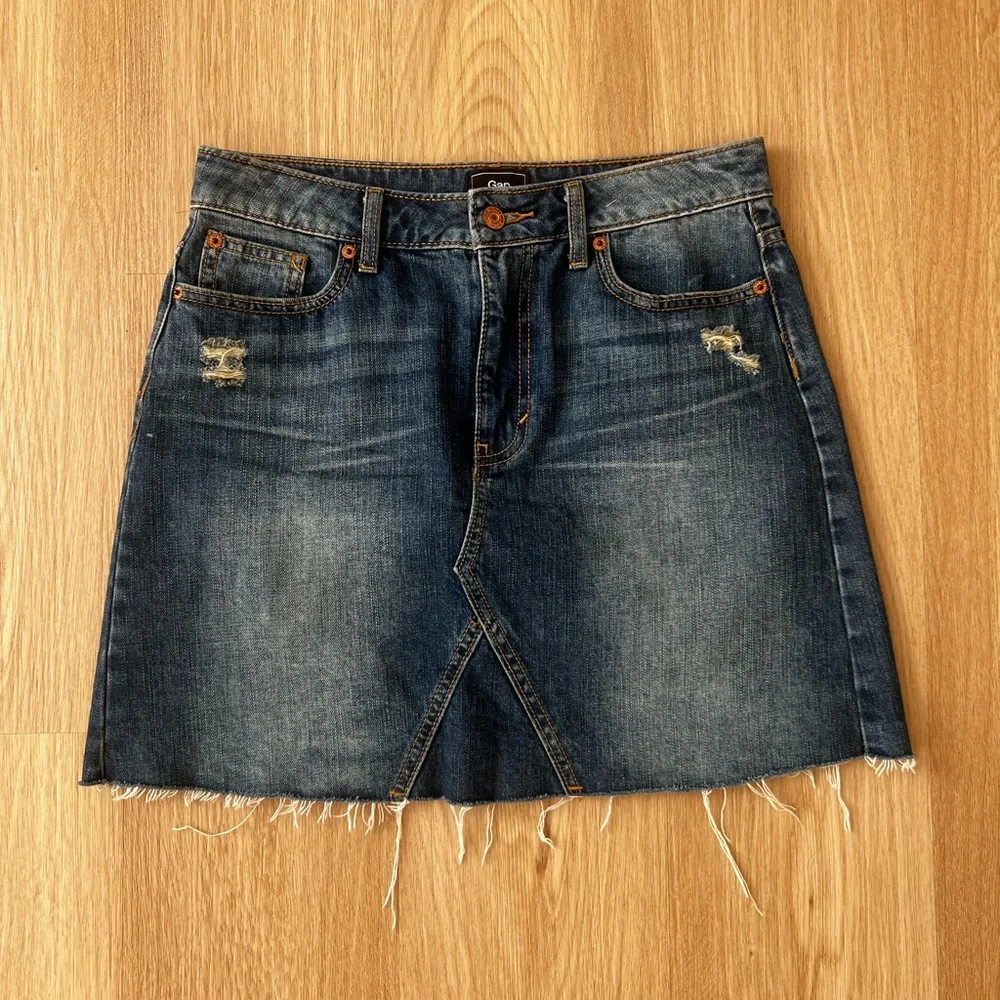 GAP Mini Denim Skirt with Pockets - Picture 1 of 4
